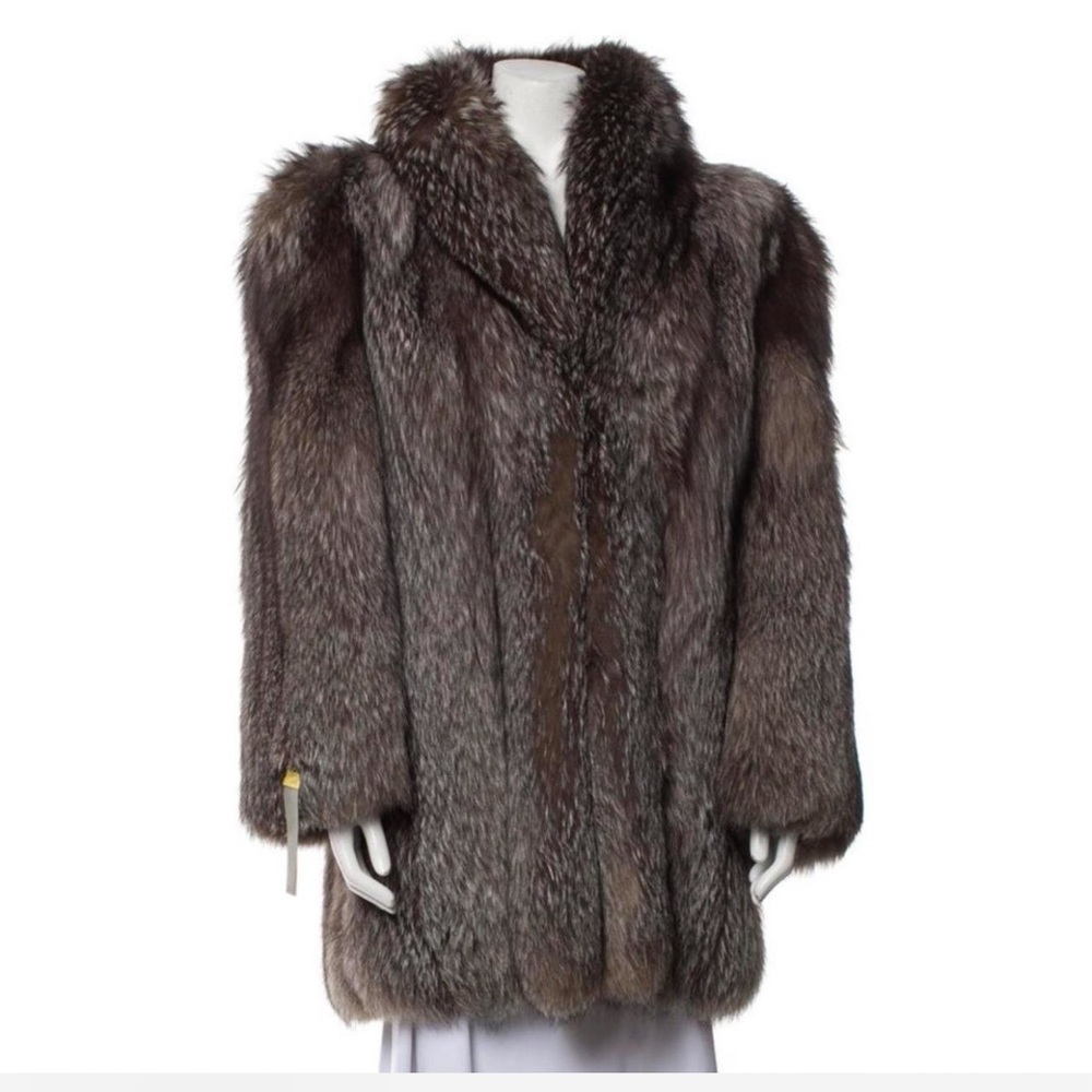 VINTAGE Luxurious REAL Fur Coat. Excellent condition.